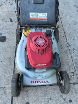 Honda lawnmower turns on works read add $200