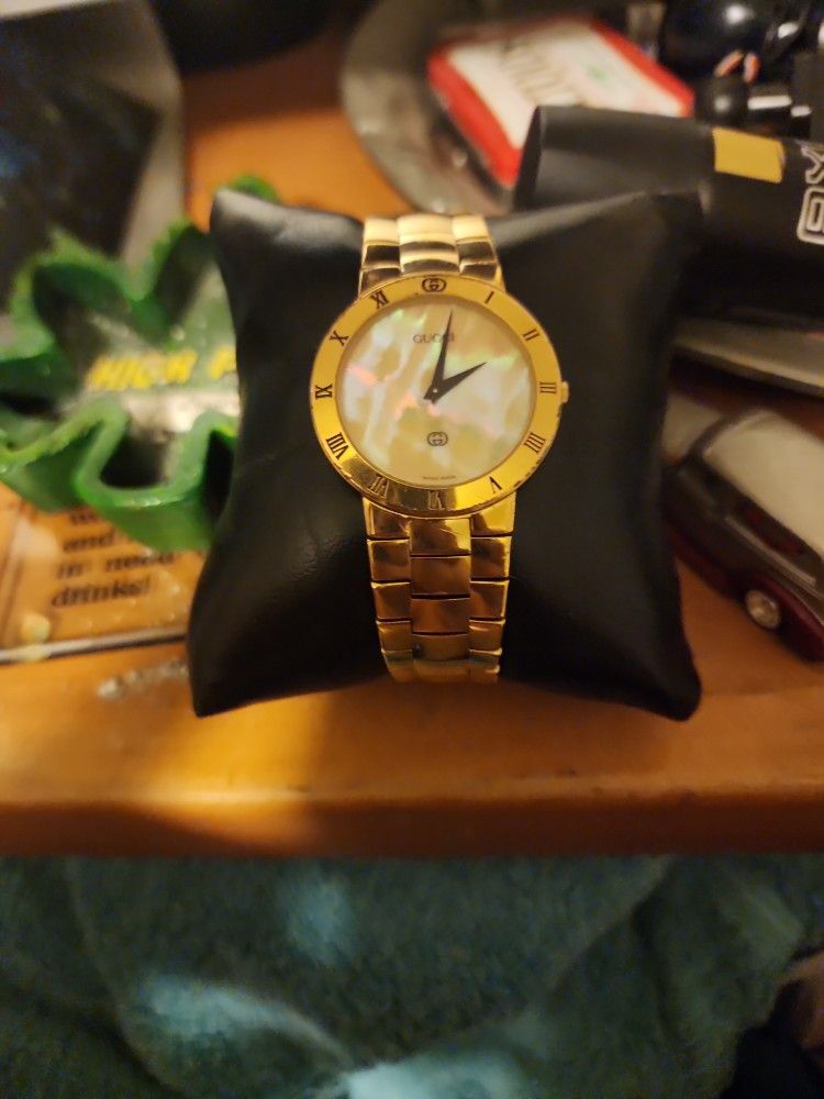 Vintage  Antique  Gucci Authentic  Gold Watch