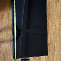 LG Smart TV w/ Speakers & Mount 