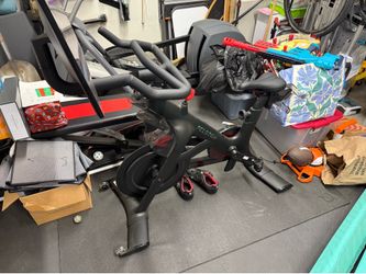 PELOTON BIKE+ IN EXCELLENT CONDITION