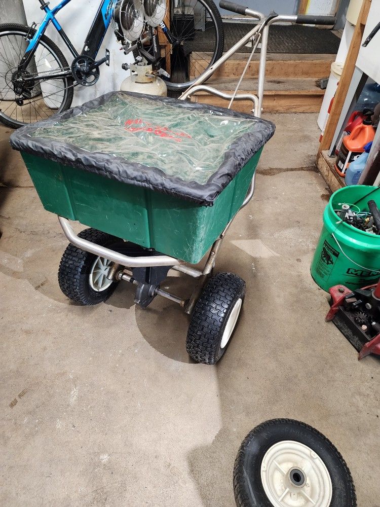 Lesco Push Spreader Salt Fertilizer