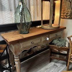 Broyhill Entry Table