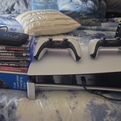 PlayStation 5, 5 Games, 1 Memory 2tb, 2 Base For Charge. 3 Years With The PlayStation 