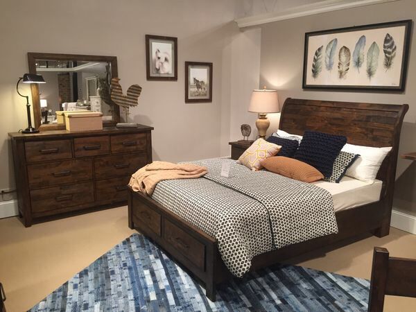 4 PCS Queen Size Bedroom Set in Offer