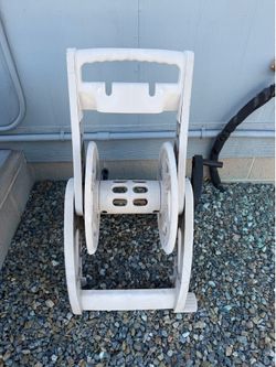 Garden hose rack