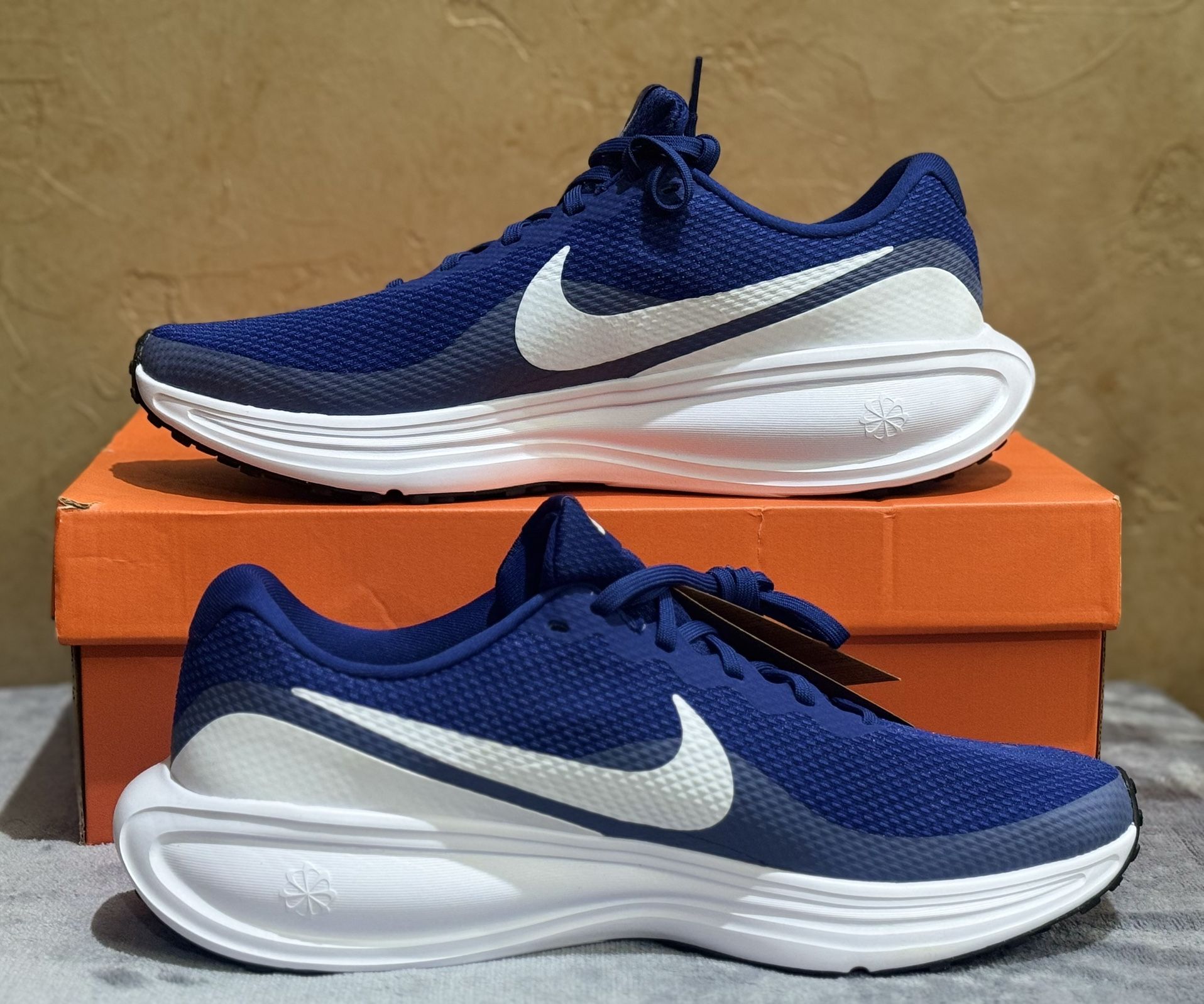Men Nike Revolution 8