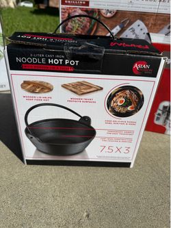 PARINI Cast Iron Asian Fusion Series 2-LITER NOODLE HOT POT