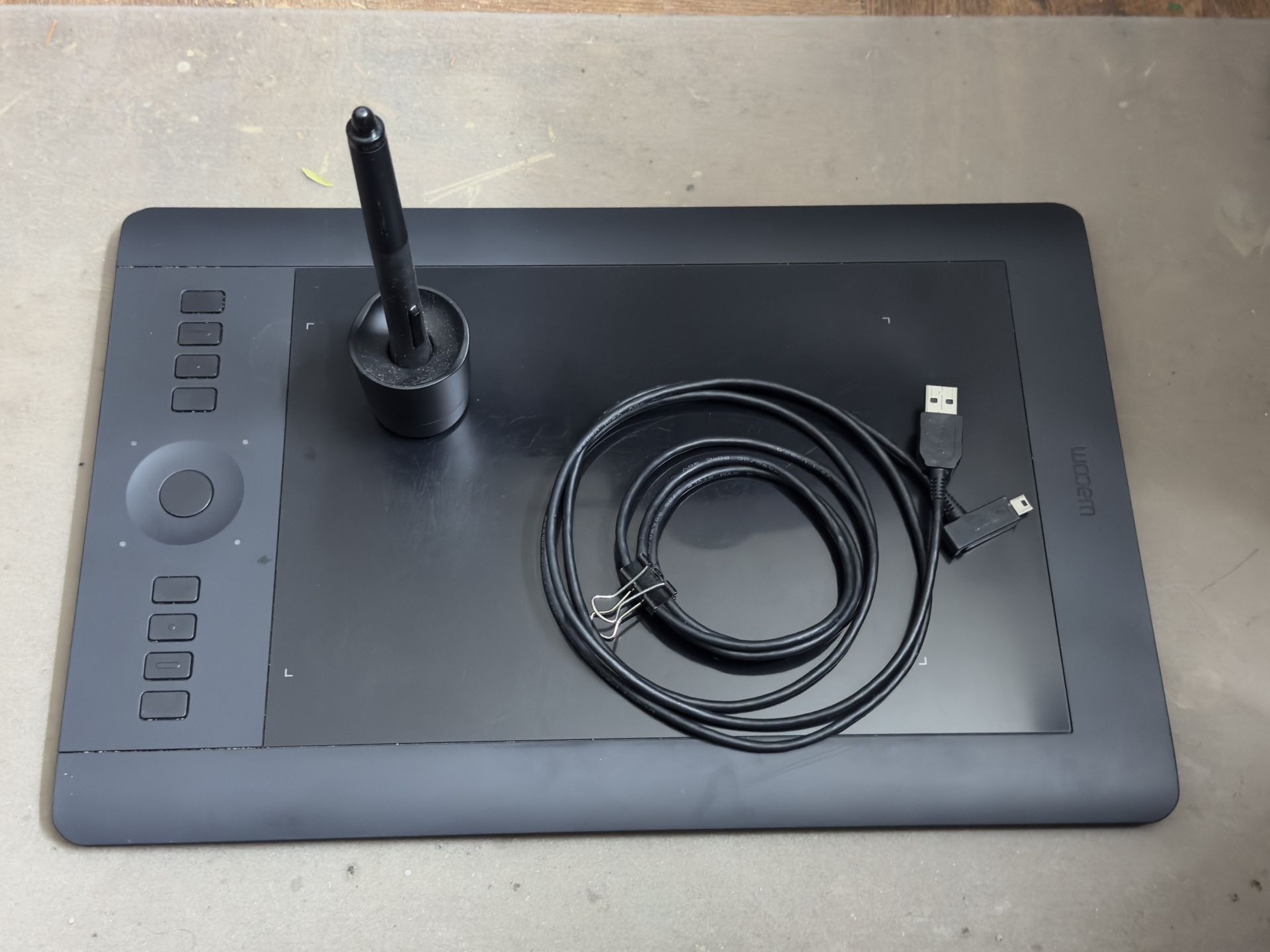 Wacom Medium PTH651 Intuos Pro Pen and Touch Tablet
