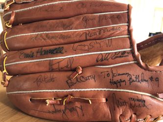 Detroit Tigers Autographed Glove Kaline, Trammell, Whitaker
