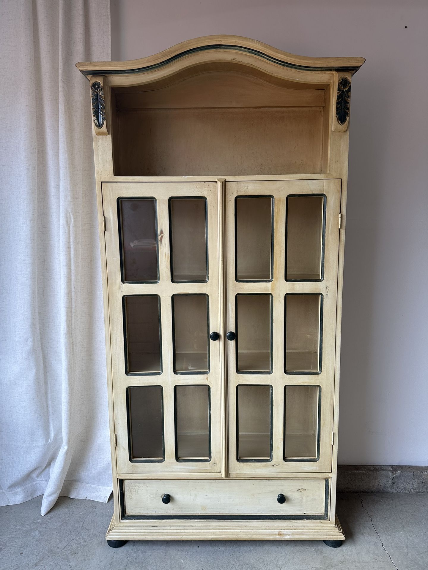 Vintage Glass-Front Cabinet / Hutch – Distressed Cream – (Tualatin)