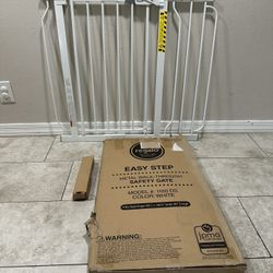 Adjustable Pet Gate / Baby Gate - Fits Openings 29” - 38.5”
