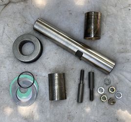One KING PIN set
