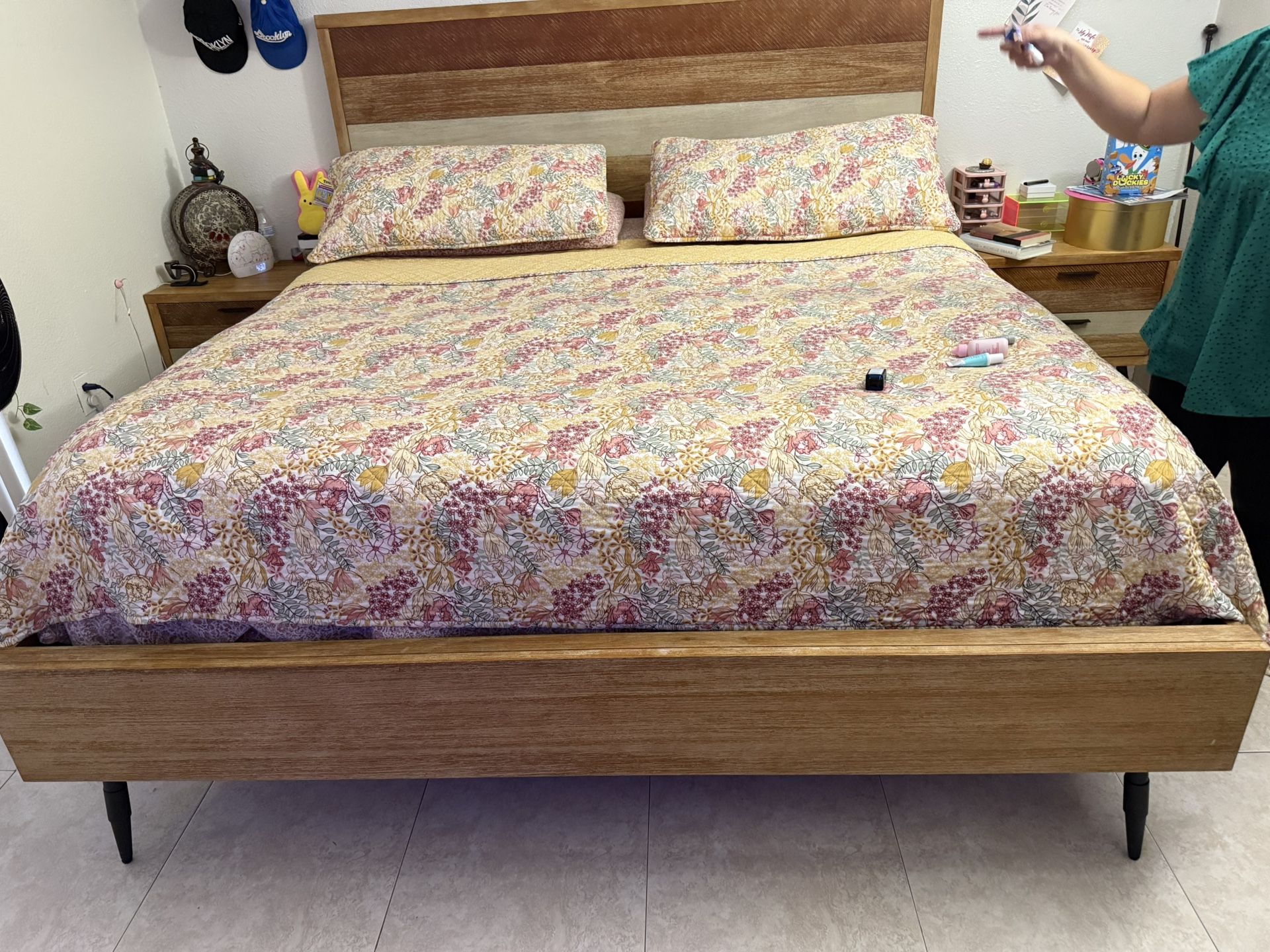 Like New Bedroom Set /in Excellent Condition