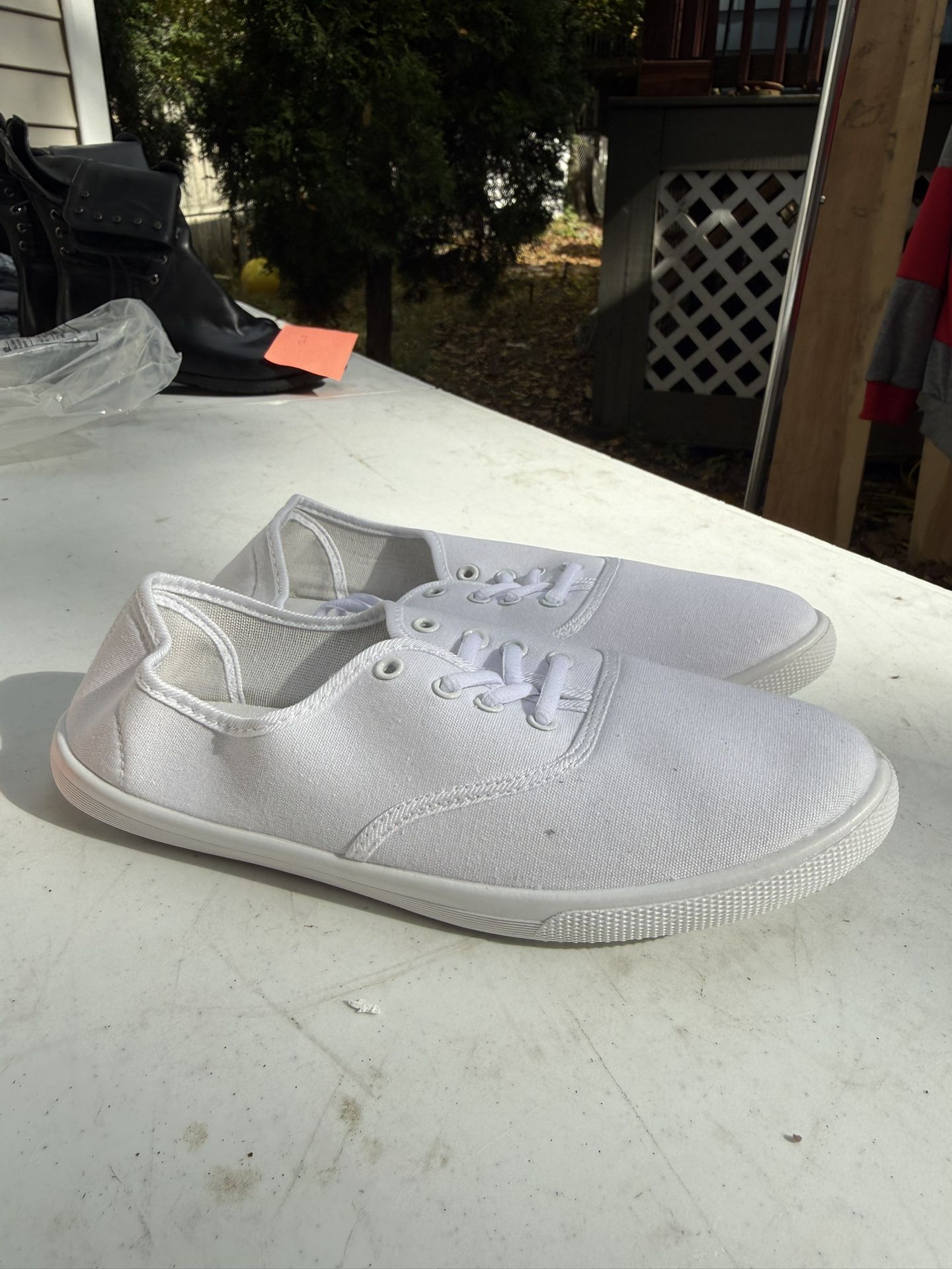 White canvas flat shoes size 42 