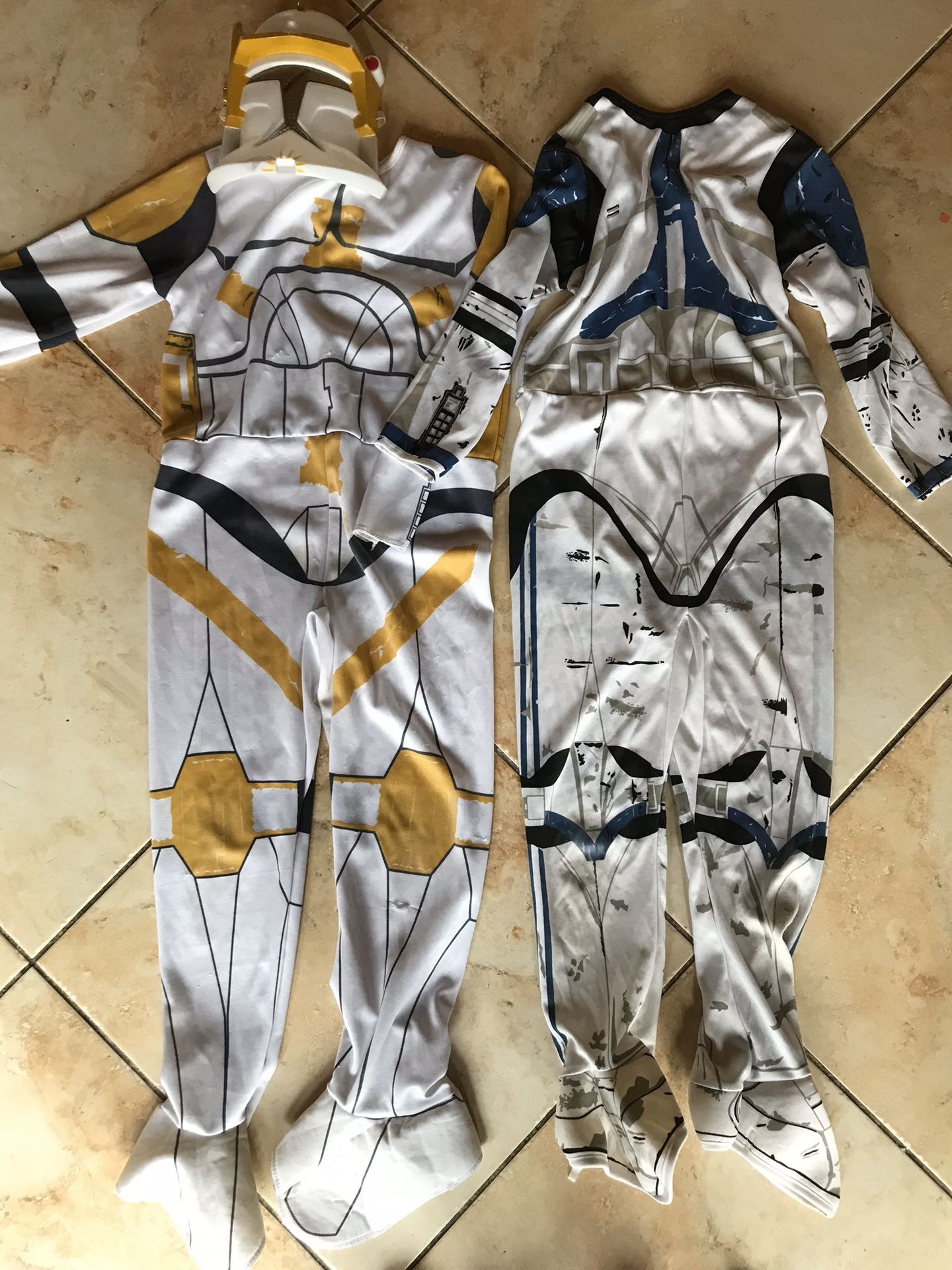 2 x Star Wars costumes youth 8-10 medium