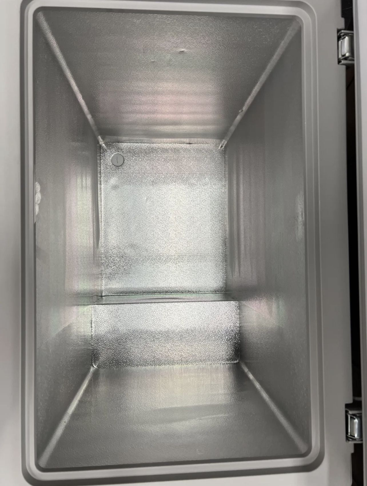 Midea 7.0 cu ft Chest Freezer with Interior LED Light, MRC07M7AWW Used
