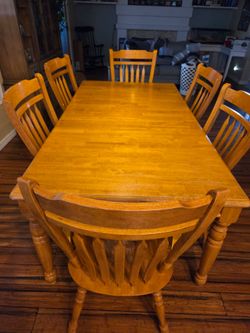 Dining room set seats up to 6