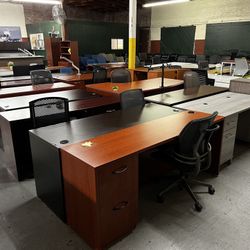 LOTS OF DESKS and L-SHAPE DESKS -can deliver-