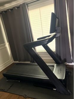 NordicTrack Commercial 1250 Treadmill – Lightly Used