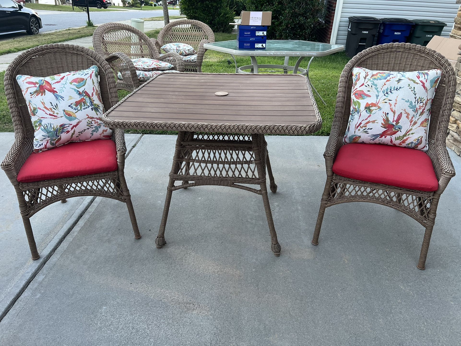 Outdoor Table & Chairs
