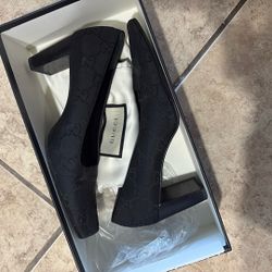 C22 Black Gucci Heels
