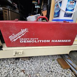 Milwaukee heavy duty demolition hammer