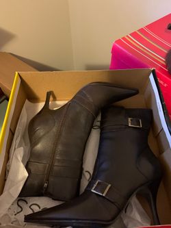 Varies shoes size 7 1/2