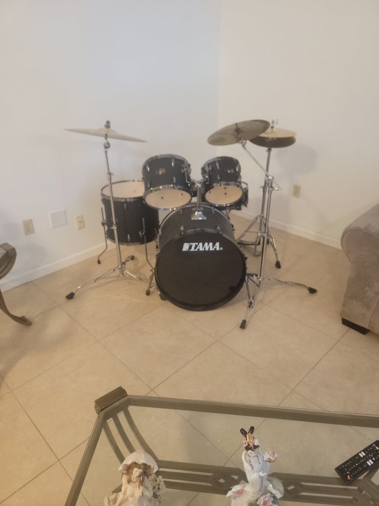 TAMA DRUM SET