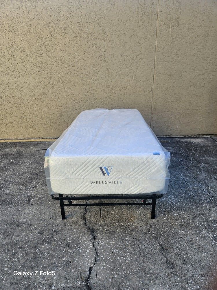 Brand New Twins Size Plush Memory Foam 14inches Mattress In Plastics