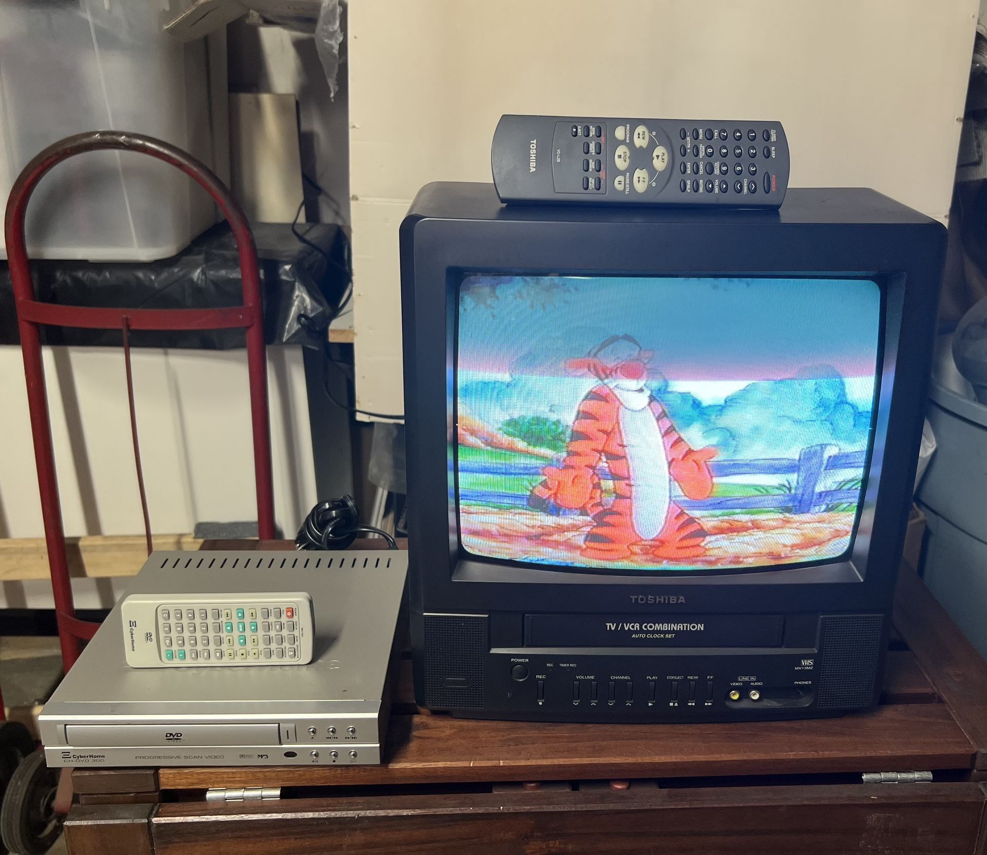 Toshiba 13inch TV Combo VHS VCR & DVD Player Rare