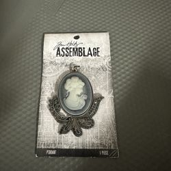 Vintage style brooch pendant jewelry 