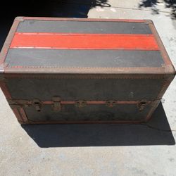 Taylor-Made Wardrobe Trunk