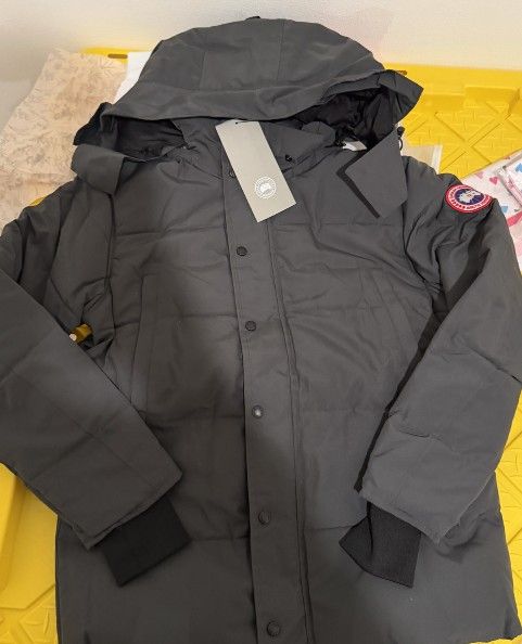 Canada Goose Men's Size L