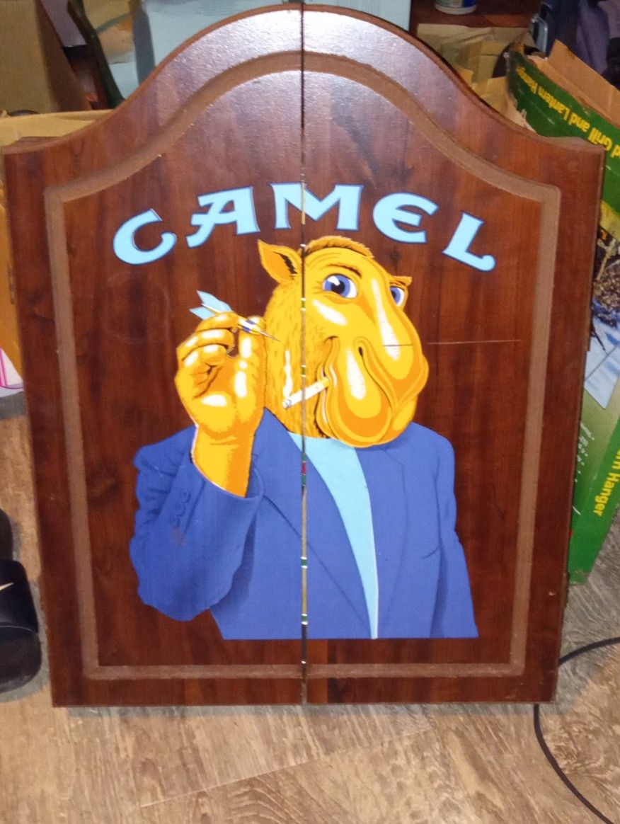 Vintage 1980's Joe Camel Dart Board & Wood Case