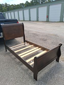 Twin size bed