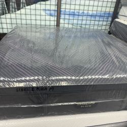 KING SIZE SIMMONS BEAUTYREST BLACK SERIES 2 (PLUSH) PILLOW TOP MATTRESS & BOX SPRINGS BED SET