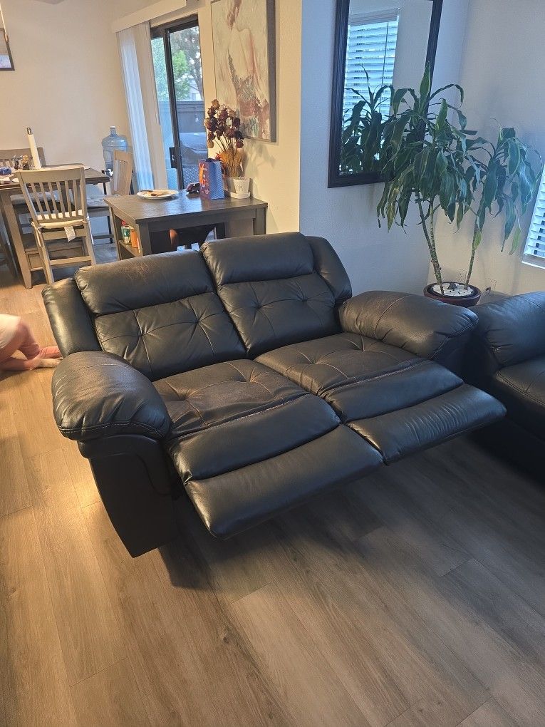 Reclinable Couch Set