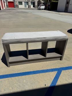Cube storage bench with pad