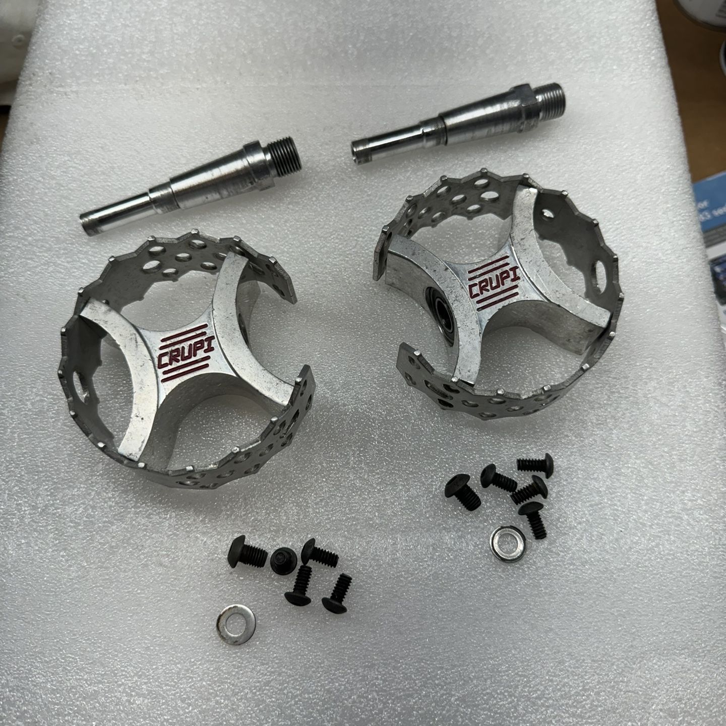 パーツ crupi mini round pedal CRUPI MINI ROUND PEDAL オールドスクールなフラットペダルです