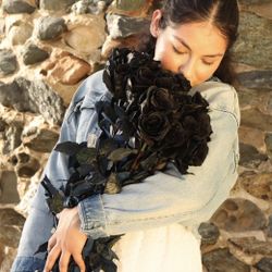 BLACK ROSE BOUQUET 