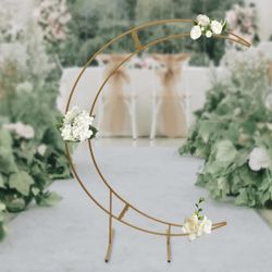 Metal Crescent Moon Wedding Arch Stand