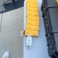 20 A Hospital Grade Duplex Receptacle 