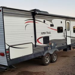 2017 Aspen Trail 28ft trailer with bunks and slide out sleeps 10