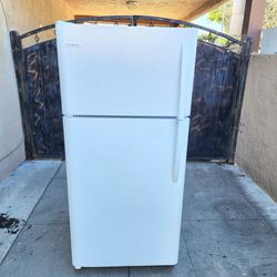 3MONTHS WARRANTY 30X30X66 FRIGIDAIRE FRIDGE 18CUFT WHITE