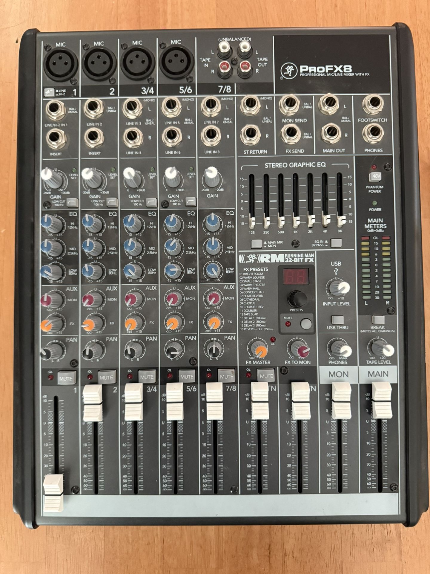 Mackie ProFX 8