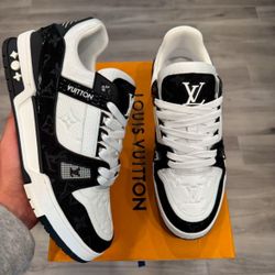 Lv Shoes Size 8 Brand New 