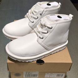 New UGG's Neumel II Kids Youth Size 5Y