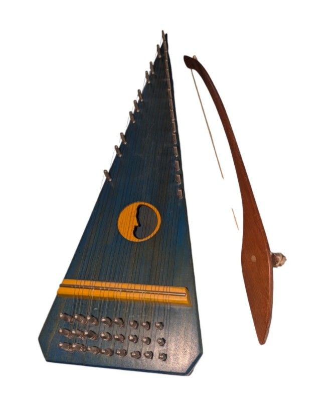 Vintage Bowed Psaltery Unbranded with bow Signed and Dated 1967.Vintage Bowed Psaltery - Unbranded - with bow Signed and Dated 1967