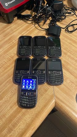 Lot of 7 AT&T Phones