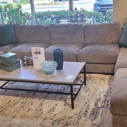 SECTIONAL SOFA 